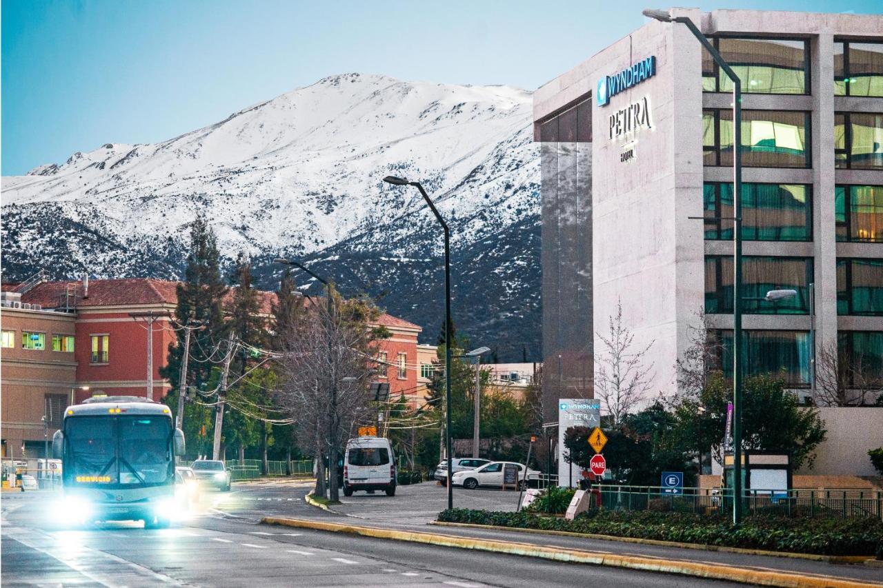 Hotel Wyndham Santiago Pettra Exterior foto